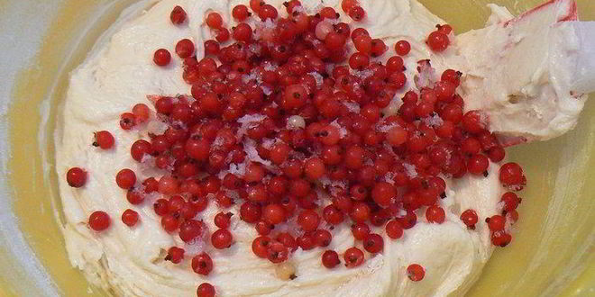 Рецепт маффинов с красной смородиной