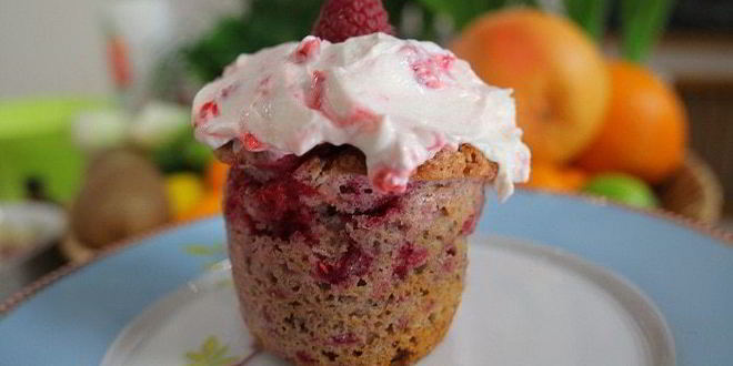 Рецепт Миндальных маффинов с малиновым кремом