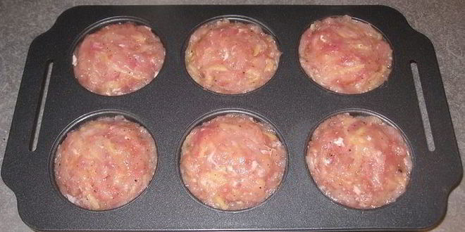 Рецепт мясных маффинов с овощной начинкой