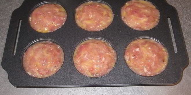 Рецепт мясных маффинов с овощной начинкой