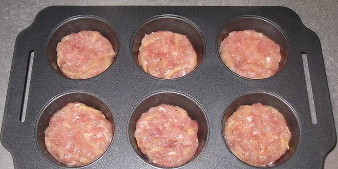 Рецепт мясных маффинов с овощной начинкой