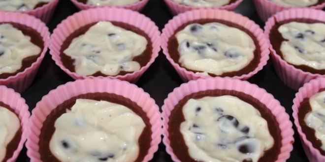 Рецепт шоколадных маффинов с крем сыром