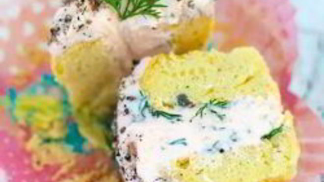 Рецепт закусочных маффинов с муссом из копченого лосося