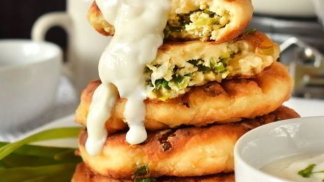Рецепт оладий из кабачков с начинкой