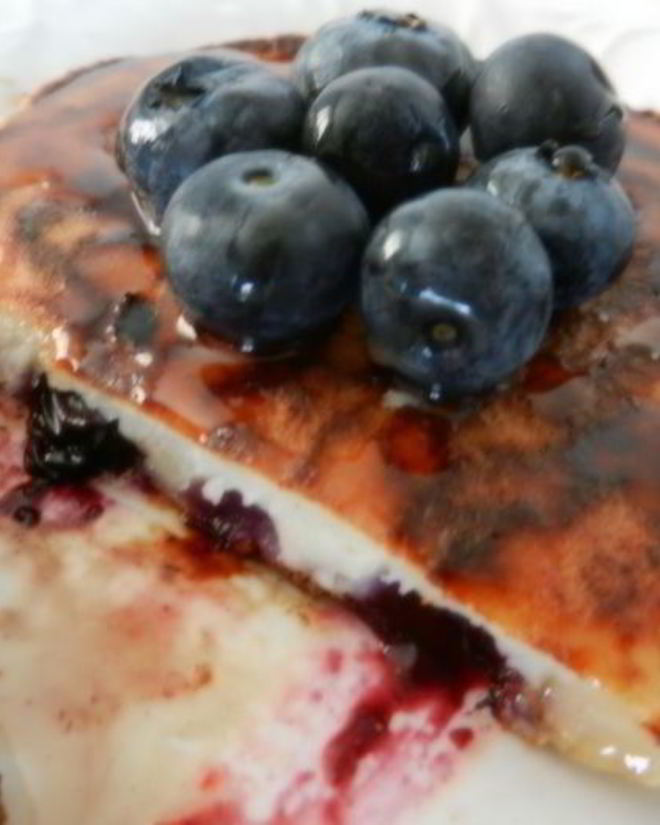 Рецепт оладий с черникой завтрак за 5 минут