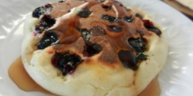Рецепт оладий с черникой завтрак за 5 минут