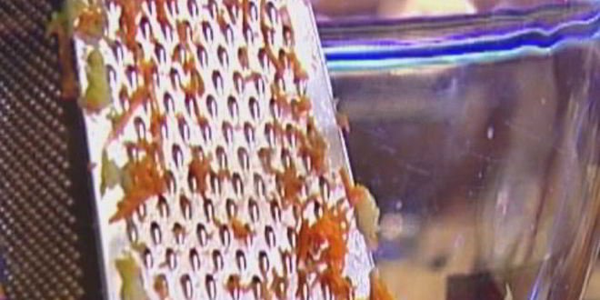 Рецепт оладий с яблоком, морковью и черносливом