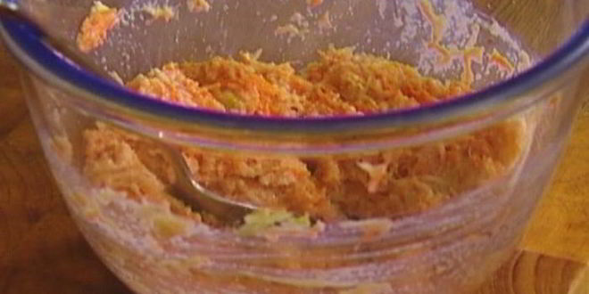 Рецепт оладий с яблоком, морковью и черносливом