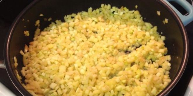 Рецепт оладий яблочно-кабачковые с творогом