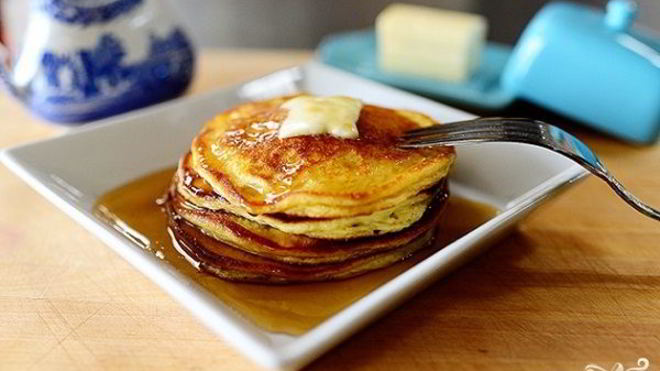 Рецепт пышных оладий на сметане