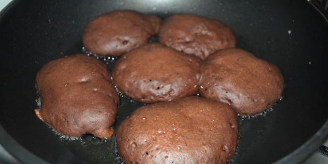 Рецепт шоколадных дрожжевых оладий