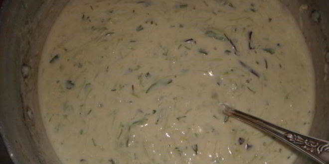 Рецепт сливочных оладий с кабачками, зеленью и сыром