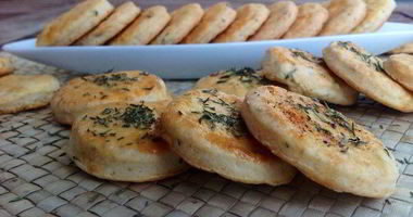 Рецепт Греческого печенья с брынзой и тимьяном