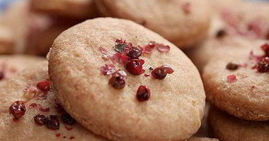 Рецепт Сырного печенья с розовым перцем