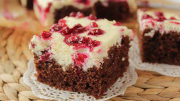 Рецепт Бруснично-творожного пирог с двумя видами шоколада