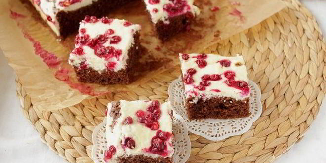 Рецепт бруснично-творожного пирог с двумя видами шоколада