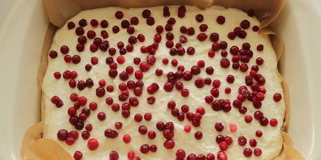 Рецепт бруснично-творожного пирог с двумя видами шоколада