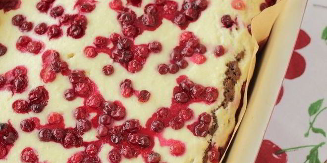 Рецепт бруснично-творожного пирог с двумя видами шоколада