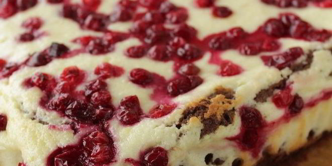 Рецепт бруснично-творожного пирог с двумя видами шоколада