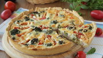 Рецепт Киша с брокколи, ветчиной и помидорами