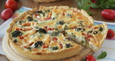 Рецепт Киша с брокколи, ветчиной и помидорами