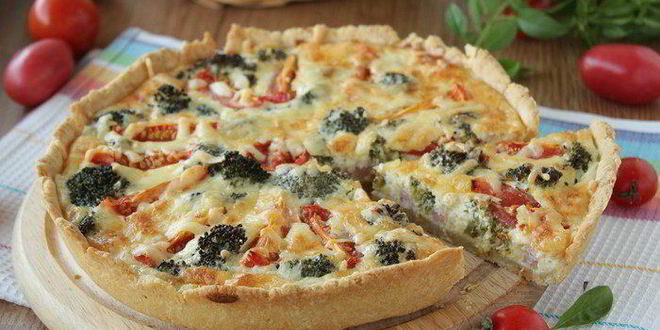 Рецепт Киша с брокколи, ветчиной и помидорами