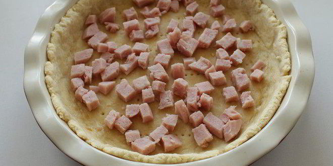 Рецепт киша с брокколи, ветчиной и помидорами