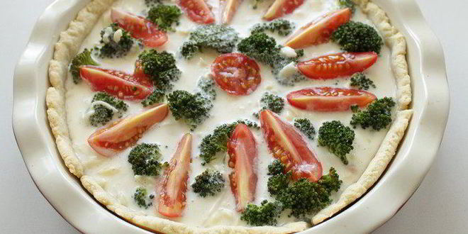 Рецепт киша с брокколи, ветчиной и помидорами