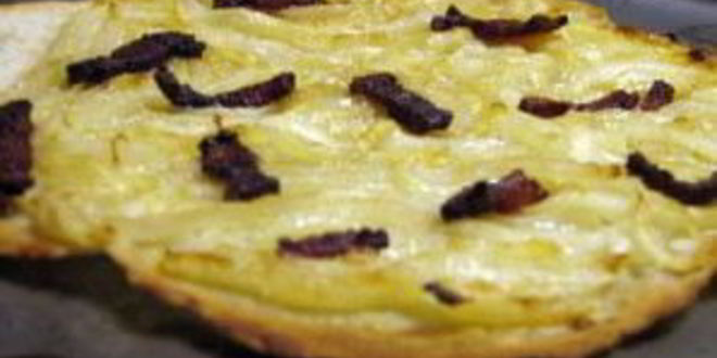 Рецепт пирога с беконом и луком