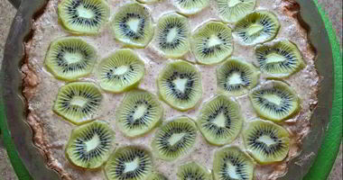 Рецепт Пирога с киви, йогуртом и корицей