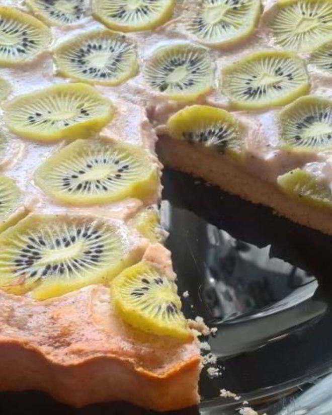 Рецепт пирога с киви, йогуртом и корицей