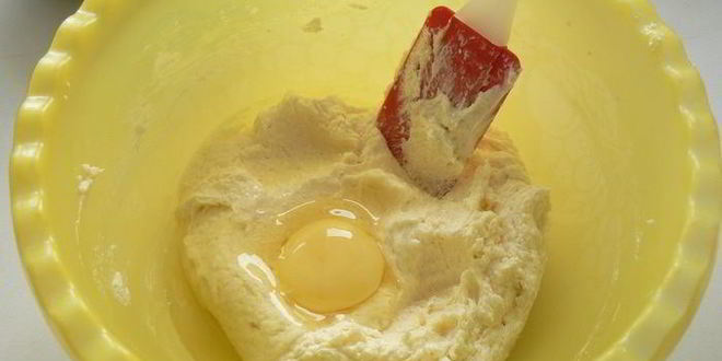 Рецепт пирога с ревенем и миндалем