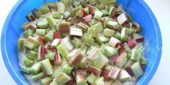 Рецепт пирога с ревенем и миндалем