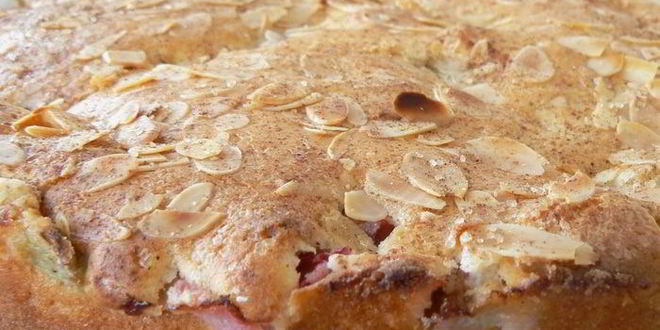 Рецепт пирога с ревенем и миндалем