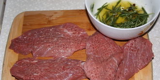 Рецепт пирога с вялеными томатами, печеным перцем и ромштексом