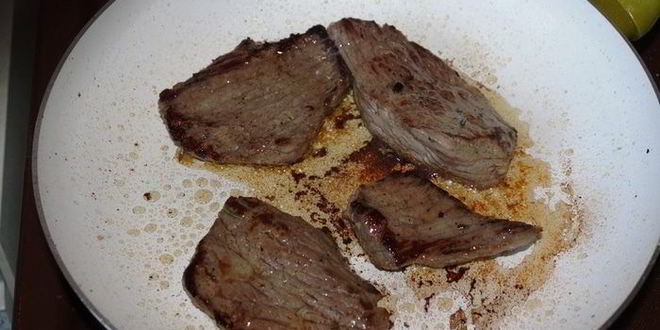 Рецепт пирога с вялеными томатами, печеным перцем и ромштексом