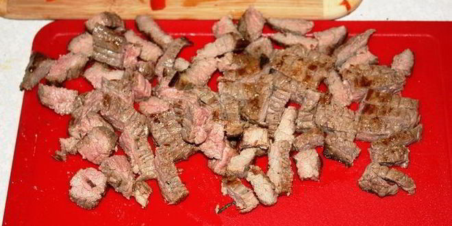 Рецепт пирога с вялеными томатами, печеным перцем и ромштексом