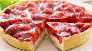 Рецепт Тирольского пирога с заварным кремом и свежей клубникой