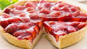 Рецепт Тирольского пирога с заварным кремом и свежей клубникой