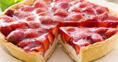 Рецепт Тирольского пирога с заварным кремом и свежей клубникой