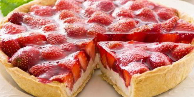 Рецепт Тирольского пирога с заварным кремом и свежей клубникой