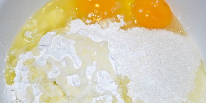 Рецепт творожного пирога с персиками