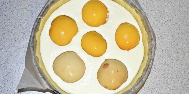 Рецепт творожного пирога с персиками