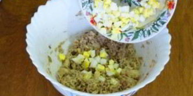 Рецепт заливного пирога с рыбой и яйцами