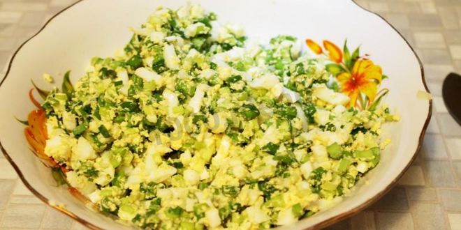 Рецепт заливного пирога с яйцом и зеленым луком на кефире