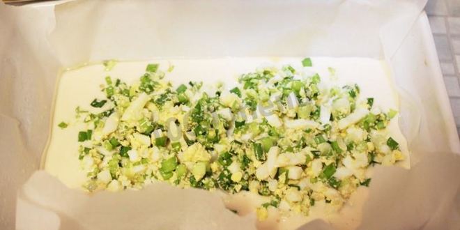 Рецепт заливного пирога с яйцом и зеленым луком на кефире