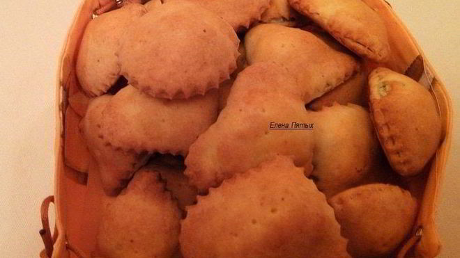 Рецепт мини-пирожков из творожного теста с сырно-куриной начинкой