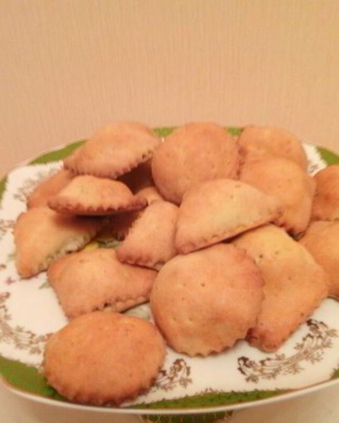 Рецепт мини-пирожков из творожного теста с сырно-куриной начинкой