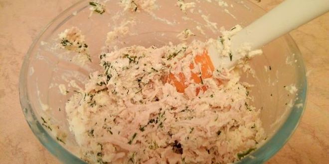 Рецепт мини-пирожков из творожного теста с сырно-куриной начинкой