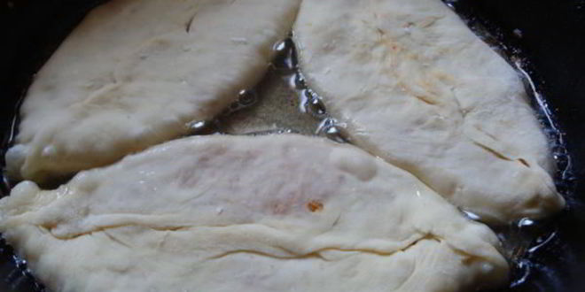 Рецепт пирожков на дрожжевом тесте с картошкой и капустой